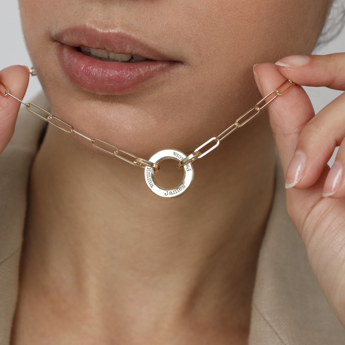 Helena Circle Link Chain Name Necklace [14 Karat Gold]