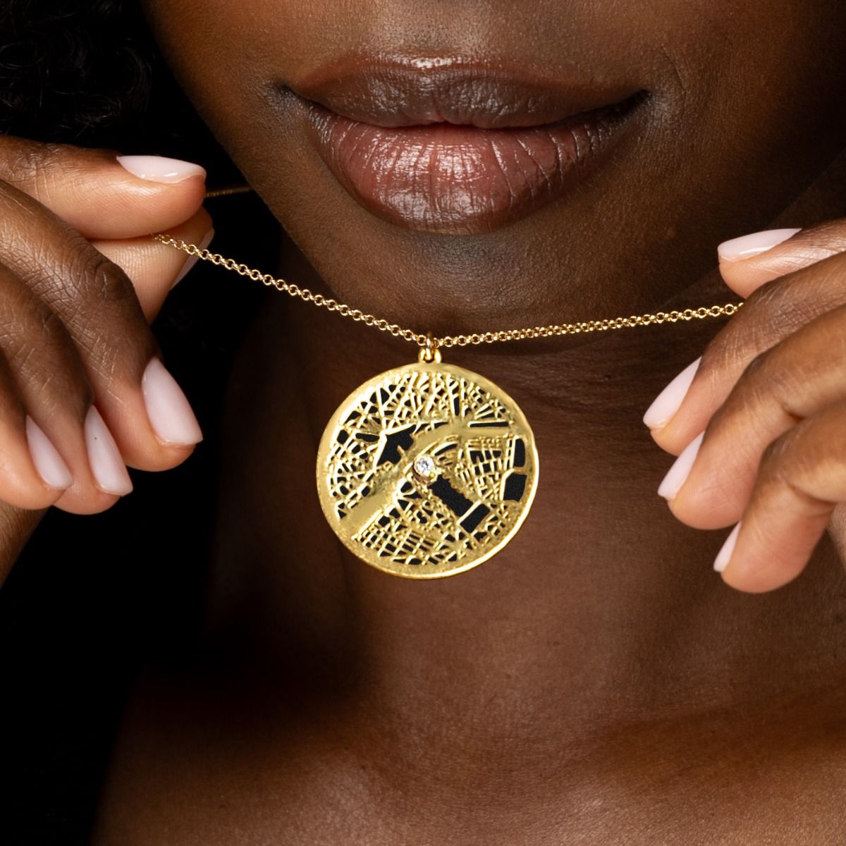 Precious Spot Map Silhouette Necklace [14 Karat Gold]