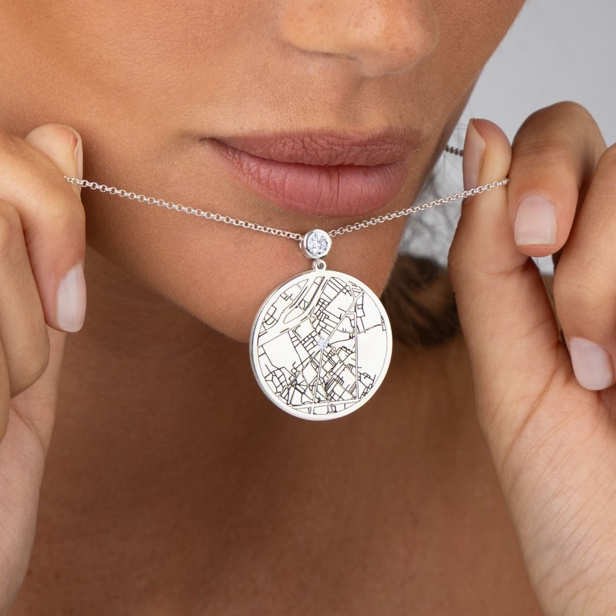 Precious Spot Engraved Map with Diamond [14 Karat White Gold]