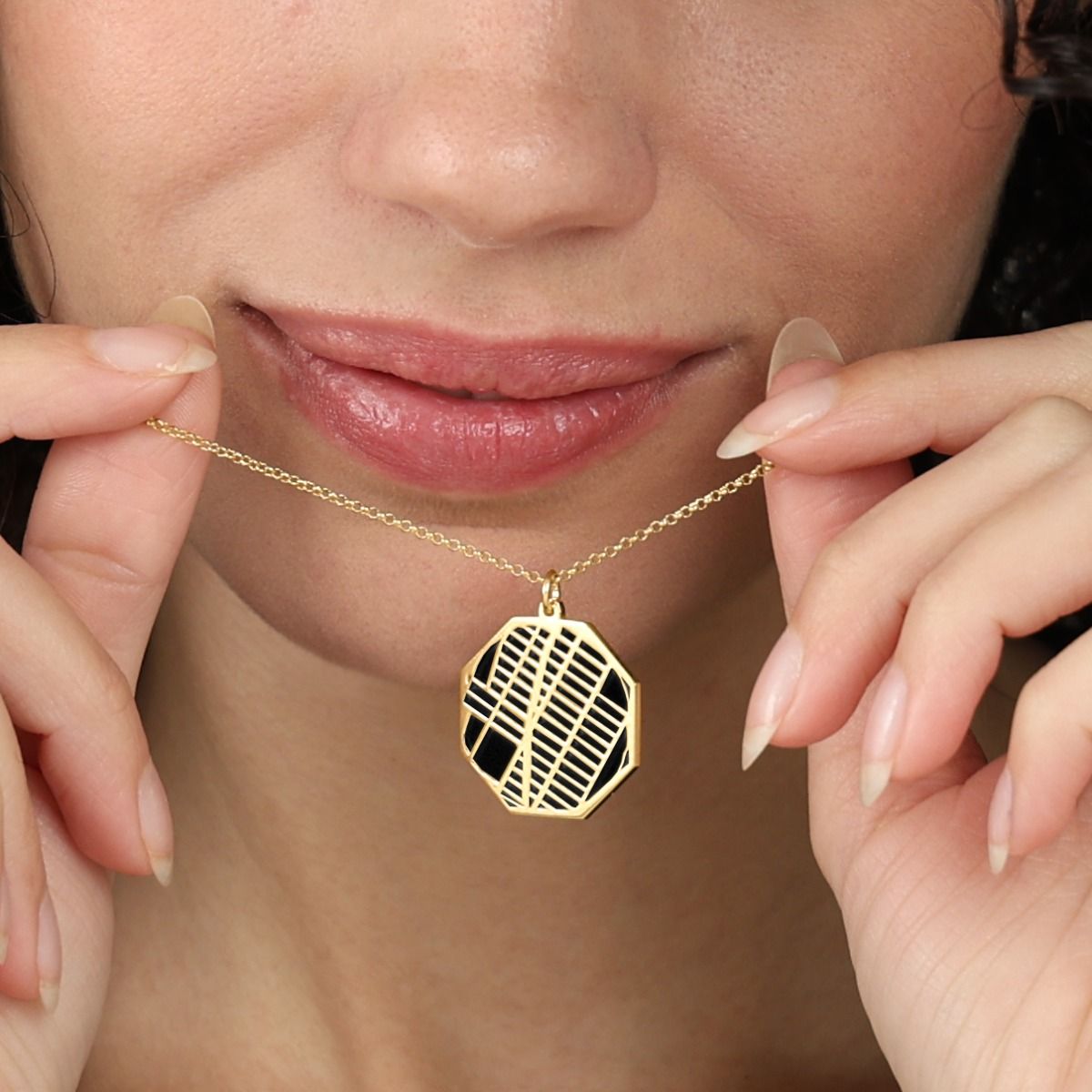 Family Paths Silhouette Map Necklace [14 Karat Gold]