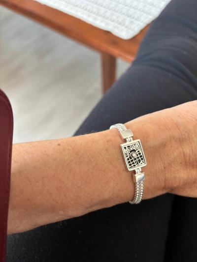 Precious Spot Silhouette Map Bracelet with Milanese Chain [18K Gold Vermeil]
