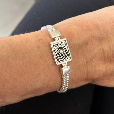 Precious Spot Silhouette Map Bracelet with Milanese Chain [18K Gold Vermeil]